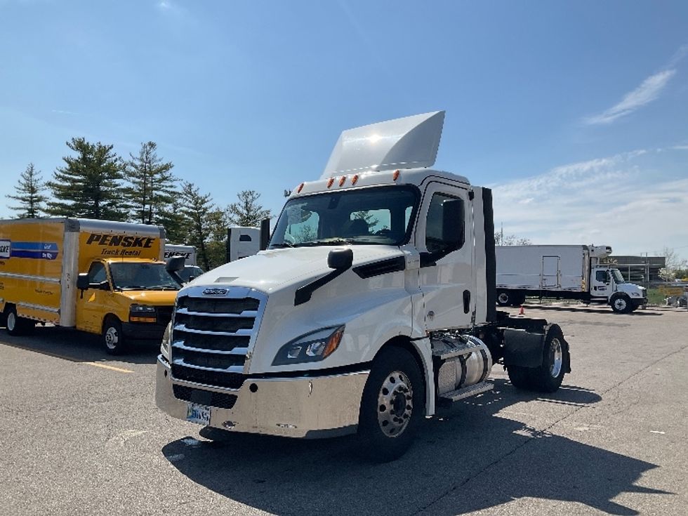 Day Cab Tractor-Heavy Duty Tractors-Freightliner-2019-T12642ST-Piqua-OH-477,615\n\t\tmiles-$ 27,500 - Image 3