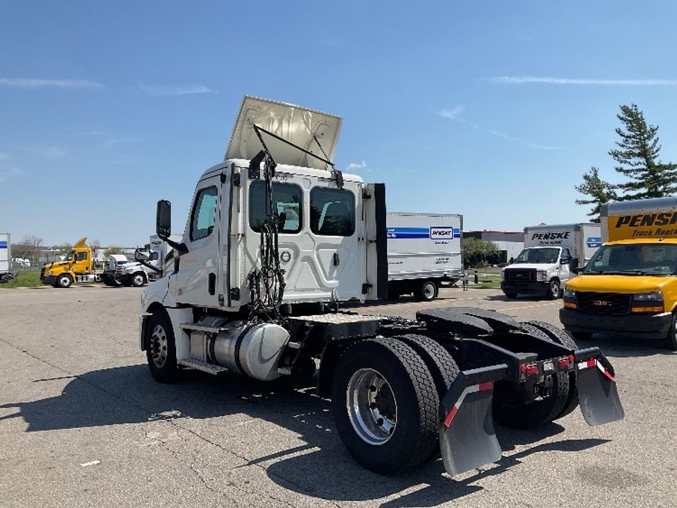 Day Cab Tractor-Heavy Duty Tractors-Freightliner-2019-T12642ST-Piqua-OH-477,615\n\t\tmiles-$ 27,500 - Image 5