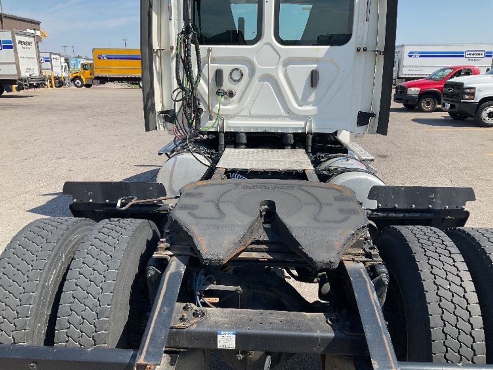 Day Cab Tractor-Heavy Duty Tractors-Freightliner-2019-T12642ST-Piqua-OH-477,615\n\t\tmiles-$ 27,500 - Image 6