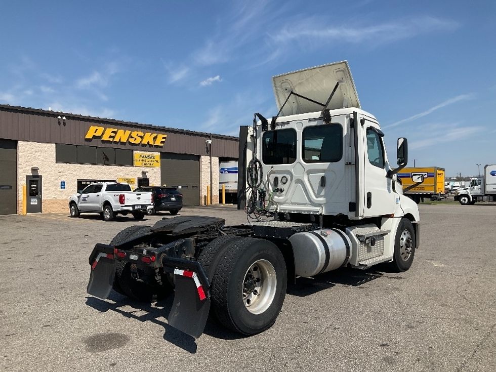 Day Cab Tractor-Heavy Duty Tractors-Freightliner-2019-T12642ST-Piqua-OH-477,615\n\t\tmiles-$ 27,500 - Image 7