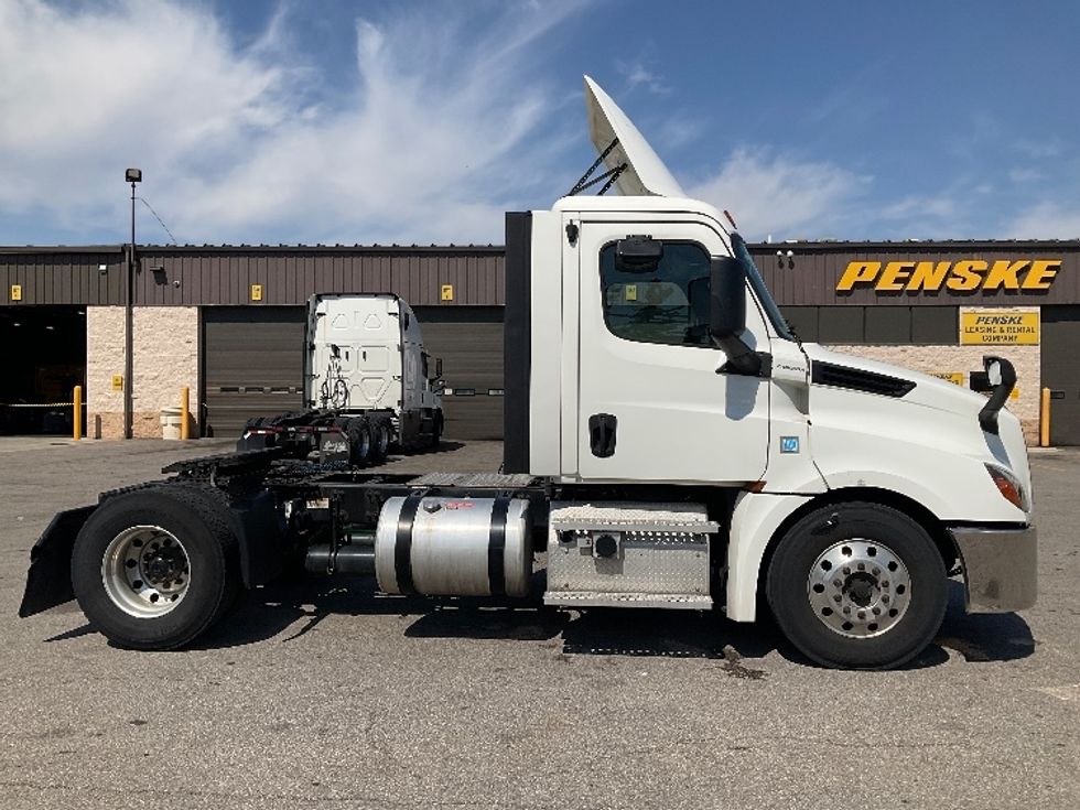 Day Cab Tractor-Heavy Duty Tractors-Freightliner-2019-T12642ST-Piqua-OH-477,615\n\t\tmiles-$ 27,500 - Image 8