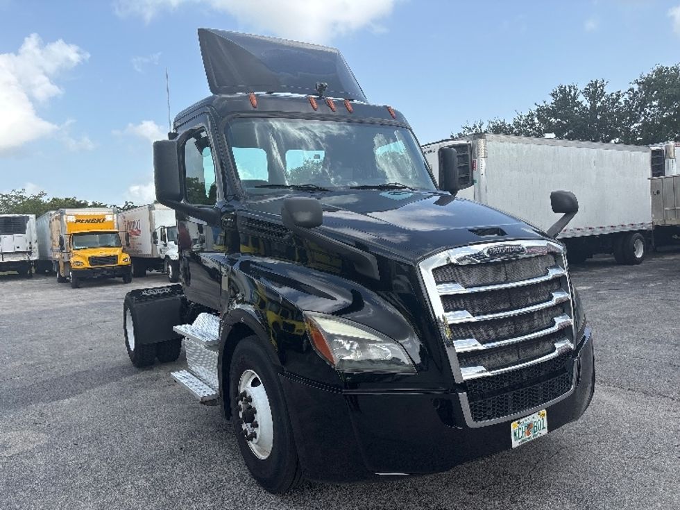 Day Cab Tractor-Heavy Duty Tractors-Freightliner-2019-T12642ST-Pompano Beach-FL-184,140\n\t\tmiles-$ 41,500 - Image 1