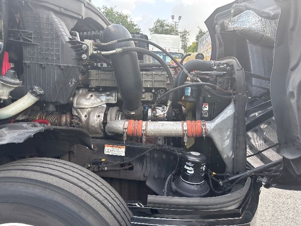 Day Cab Tractor-Heavy Duty Tractors-Freightliner-2019-T12642ST-Pompano Beach-FL-184,140\n\t\tmiles-$ 41,500 - Image 15