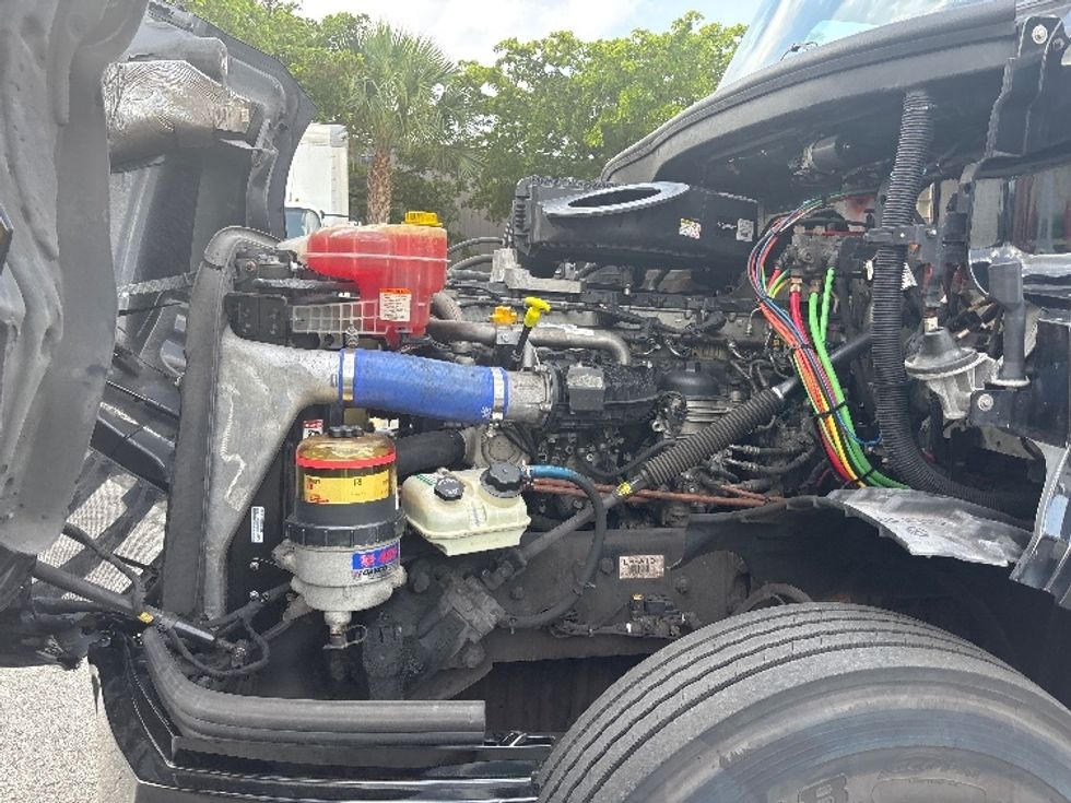 Day Cab Tractor-Heavy Duty Tractors-Freightliner-2019-T12642ST-Pompano Beach-FL-184,140\n\t\tmiles-$ 41,500 - Image 16