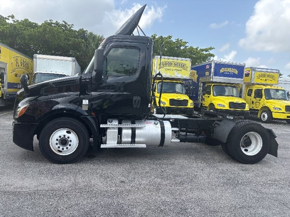 Day Cab Tractor-Heavy Duty Tractors-Freightliner-2019-T12642ST-Pompano Beach-FL-184,140\n\t\tmiles-$ 41,500 - Image 4