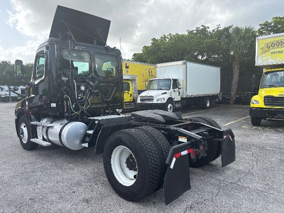 Day Cab Tractor-Heavy Duty Tractors-Freightliner-2019-T12642ST-Pompano Beach-FL-184,140\n\t\tmiles-$ 41,500 - Image 5
