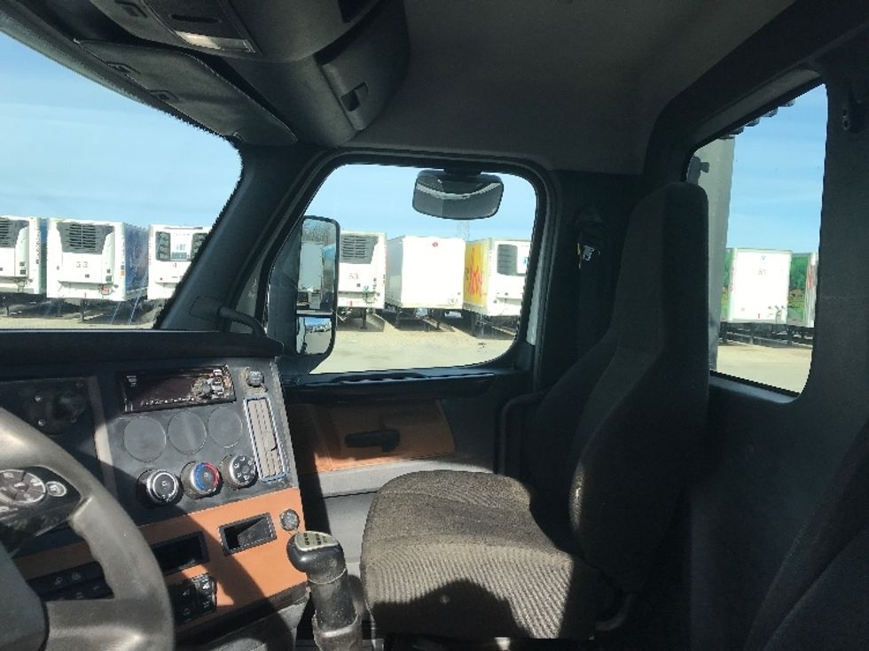 Day Cab Tractor-Heavy Duty Tractors-Freightliner-2019-T12642ST-Pottsville-PA-250,544\n\t\tmiles-$ 35,500 - Image 12