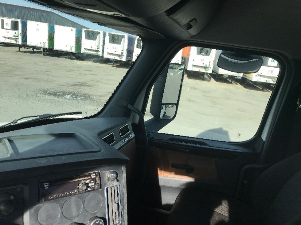 Day Cab Tractor-Heavy Duty Tractors-Freightliner-2019-T12642ST-Pottsville-PA-250,544\n\t\tmiles-$ 35,500 - Image 13