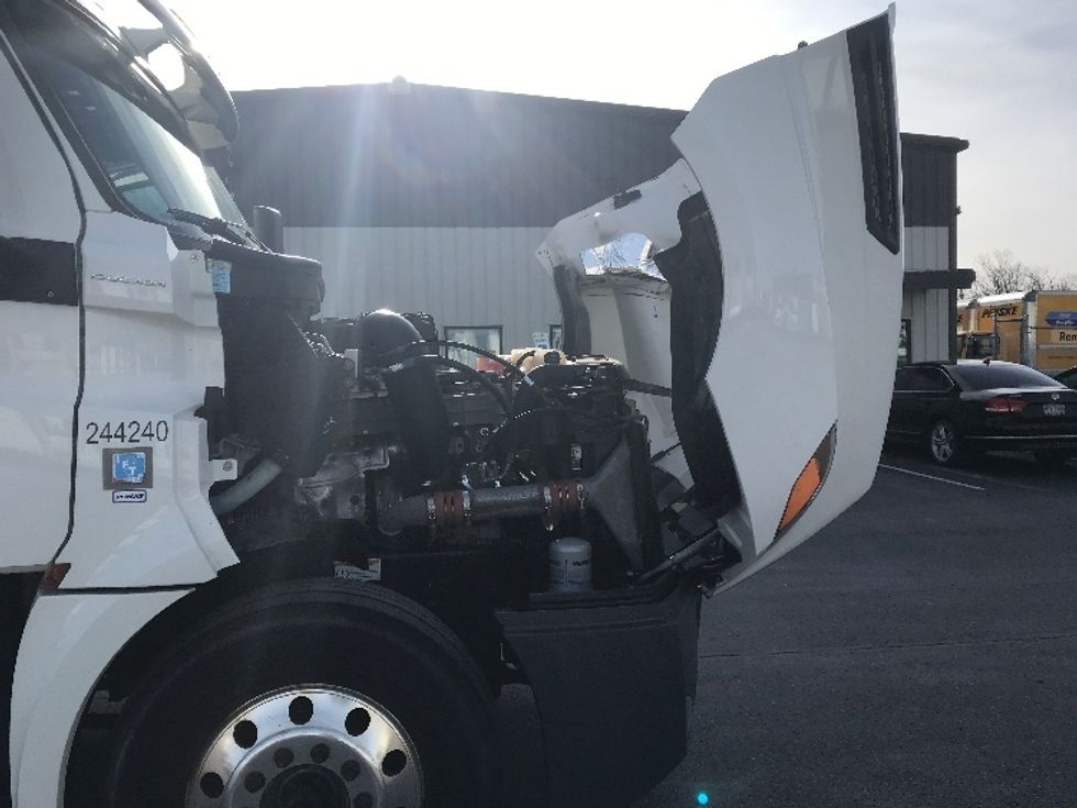 Day Cab Tractor-Heavy Duty Tractors-Freightliner-2019-T12642ST-Pottsville-PA-250,544\n\t\tmiles-$ 35,500 - Image 15