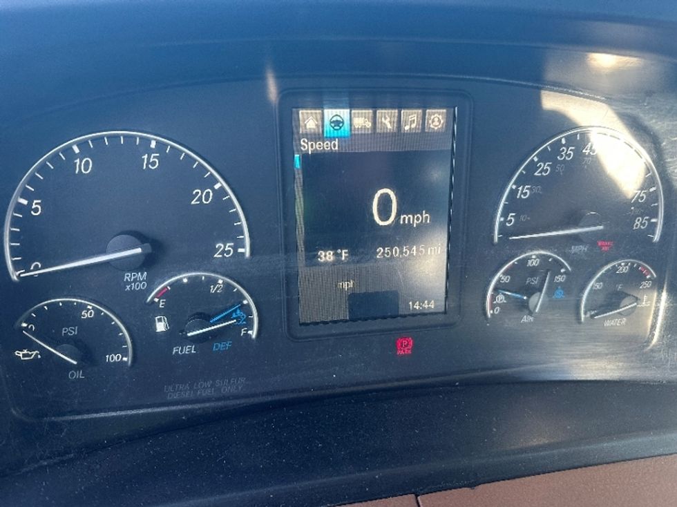 Day Cab Tractor-Heavy Duty Tractors-Freightliner-2019-T12642ST-Pottsville-PA-250,544\n\t\tmiles-$ 35,500 - Image 17