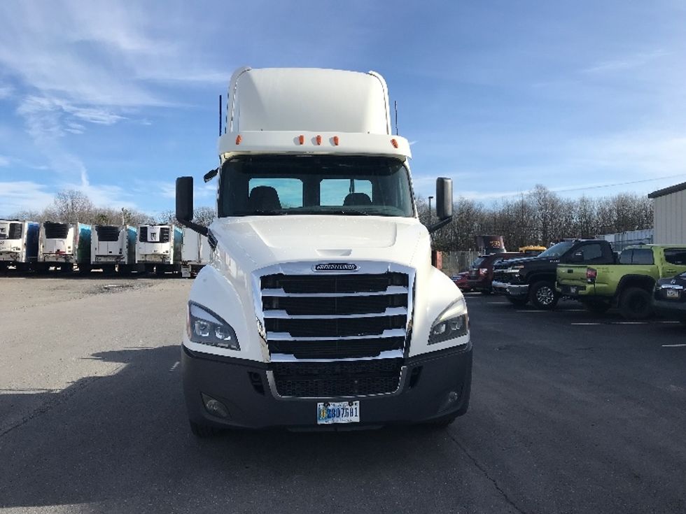 Day Cab Tractor-Heavy Duty Tractors-Freightliner-2019-T12642ST-Pottsville-PA-250,544\n\t\tmiles-$ 35,500 - Image 2