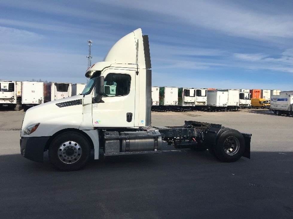 Day Cab Tractor-Heavy Duty Tractors-Freightliner-2019-T12642ST-Pottsville-PA-250,544\n\t\tmiles-$ 35,500 - Image 4