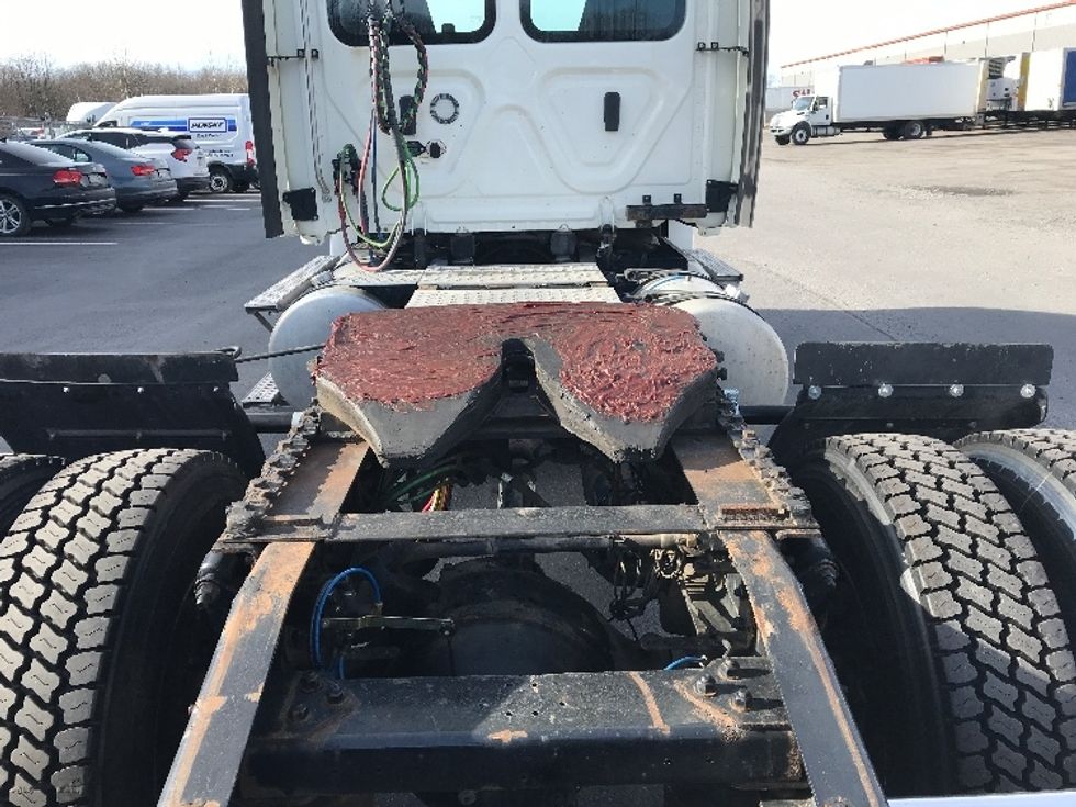 Day Cab Tractor-Heavy Duty Tractors-Freightliner-2019-T12642ST-Pottsville-PA-250,544\n\t\tmiles-$ 35,500 - Image 6