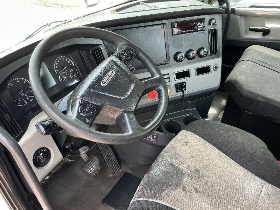 Day Cab Tractor-Heavy Duty Tractors-Freightliner-2019-T12642ST-Prince George-VA-269,142\n\t\tmiles-$ 43,250 - Image 10