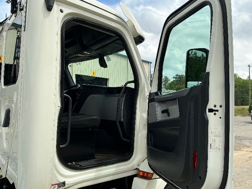 Day Cab Tractor-Heavy Duty Tractors-Freightliner-2019-T12642ST-Prince George-VA-269,142\n\t\tmiles-$ 43,250 - Image 12