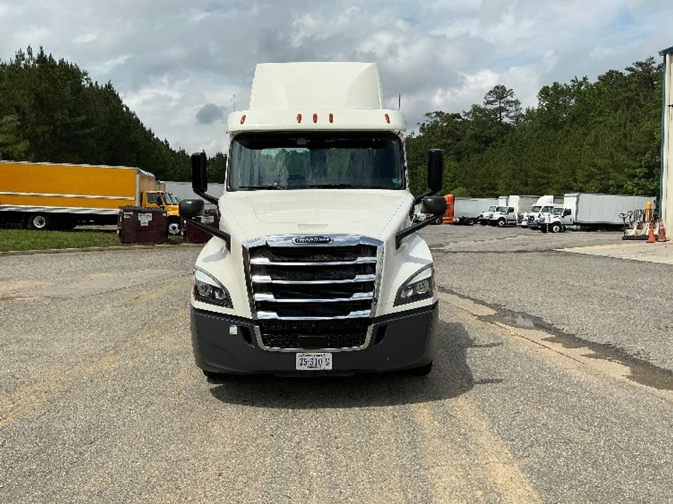 Day Cab Tractor-Heavy Duty Tractors-Freightliner-2019-T12642ST-Prince George-VA-269,142\n\t\tmiles-$ 43,250 - Image 2