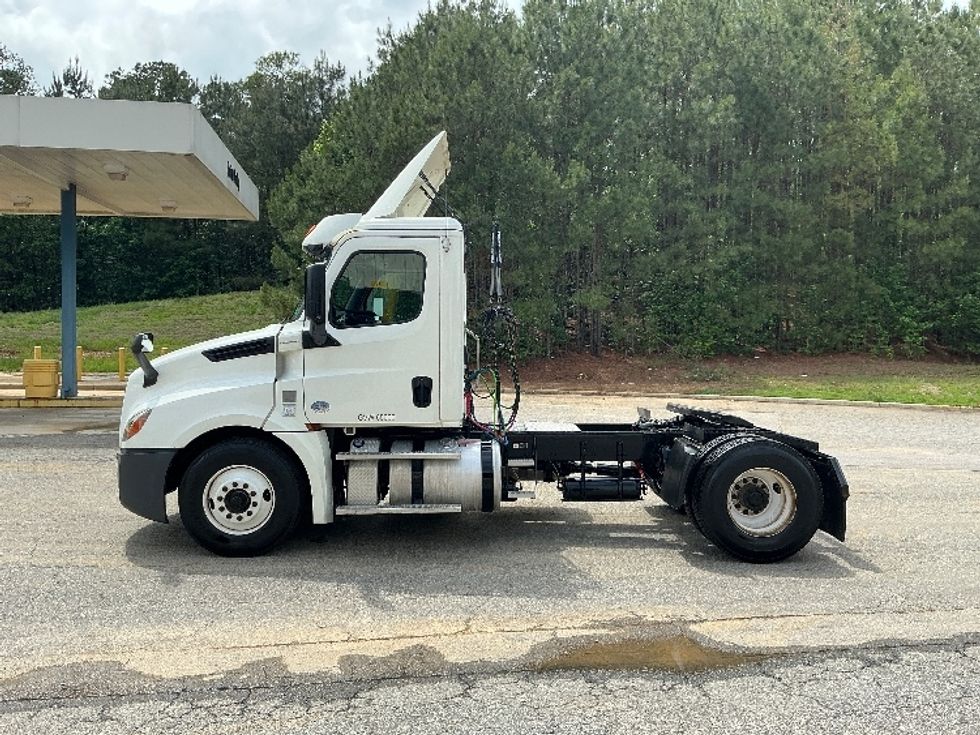 Day Cab Tractor-Heavy Duty Tractors-Freightliner-2019-T12642ST-Prince George-VA-269,142\n\t\tmiles-$ 43,250 - Image 4