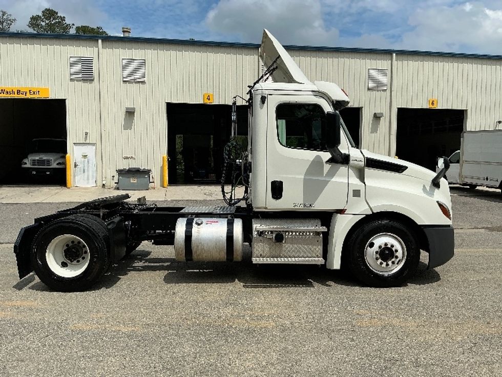 Day Cab Tractor-Heavy Duty Tractors-Freightliner-2019-T12642ST-Prince George-VA-269,142\n\t\tmiles-$ 43,250 - Image 8