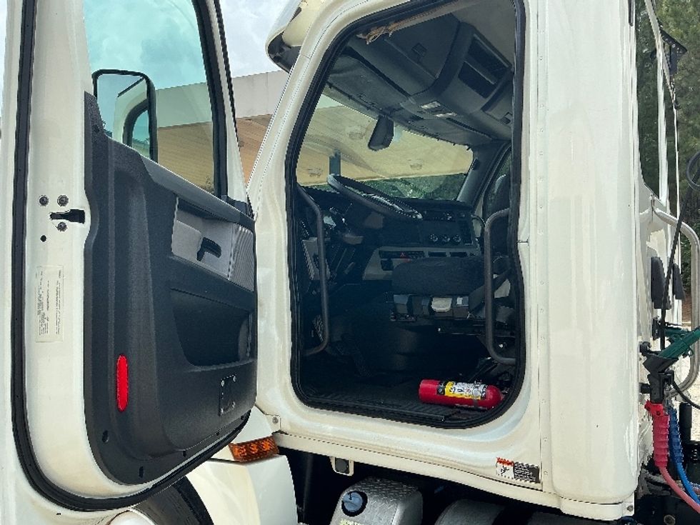 Day Cab Tractor-Heavy Duty Tractors-Freightliner-2019-T12642ST-Prince George-VA-269,142\n\t\tmiles-$ 43,250 - Image 9