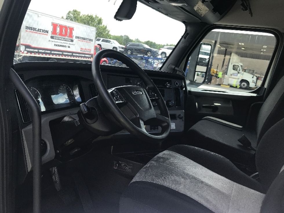Day Cab Tractor-Heavy Duty Tractors-Freightliner-2019-T12642ST-Prince George-VA-419,124\n\t\tmiles-$ 39,250 - Image 10