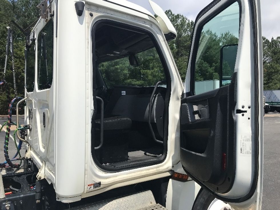 Day Cab Tractor-Heavy Duty Tractors-Freightliner-2019-T12642ST-Prince George-VA-419,124\n\t\tmiles-$ 39,250 - Image 12