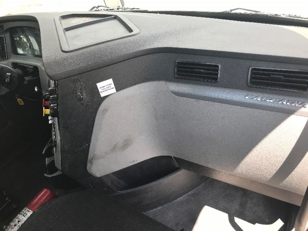 Day Cab Tractor-Heavy Duty Tractors-Freightliner-2019-T12642ST-Prince George-VA-419,124\n\t\tmiles-$ 39,250 - Image 13