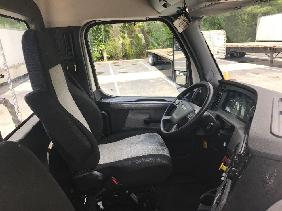 Day Cab Tractor-Heavy Duty Tractors-Freightliner-2019-T12642ST-Prince George-VA-419,124\n\t\tmiles-$ 39,250 - Image 14