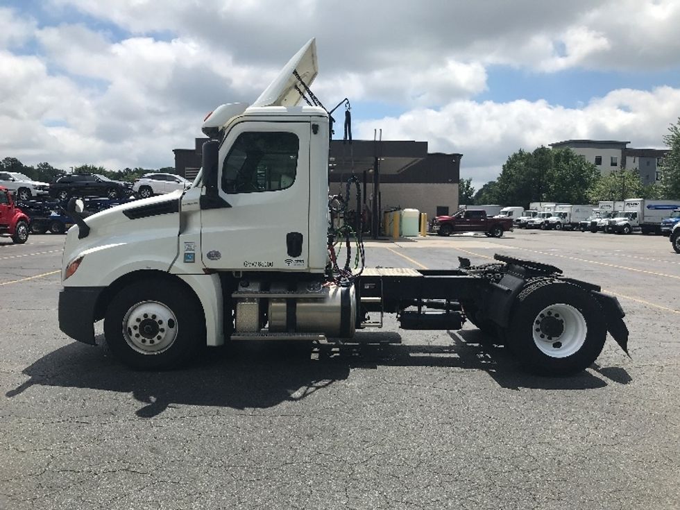 Day Cab Tractor-Heavy Duty Tractors-Freightliner-2019-T12642ST-Prince George-VA-419,124\n\t\tmiles-$ 39,250 - Image 4