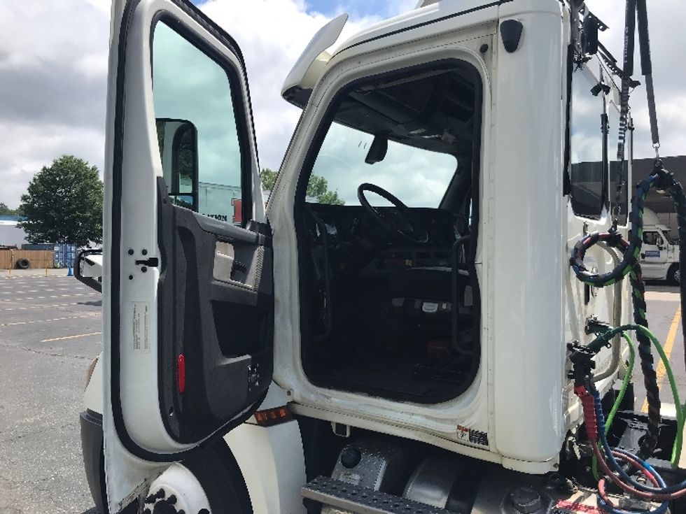 Day Cab Tractor-Heavy Duty Tractors-Freightliner-2019-T12642ST-Prince George-VA-419,124\n\t\tmiles-$ 39,250 - Image 9