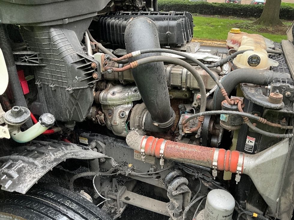 Day Cab Tractor-Heavy Duty Tractors-Freightliner-2019-T12642ST-Reading-PA-685,350\n\t\tmiles-$ 22,500 - Image 15