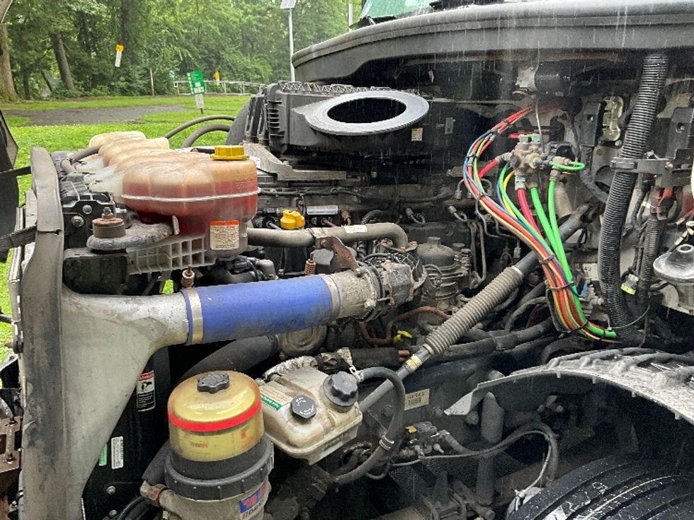 Day Cab Tractor-Heavy Duty Tractors-Freightliner-2019-T12642ST-Reading-PA-685,350\n\t\tmiles-$ 22,500 - Image 16