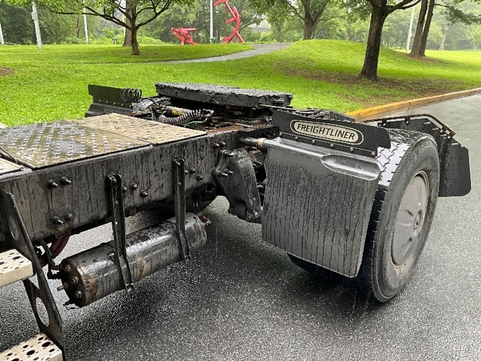 Day Cab Tractor-Heavy Duty Tractors-Freightliner-2019-T12642ST-Reading-PA-685,350\n\t\tmiles-$ 22,500 - Image 17