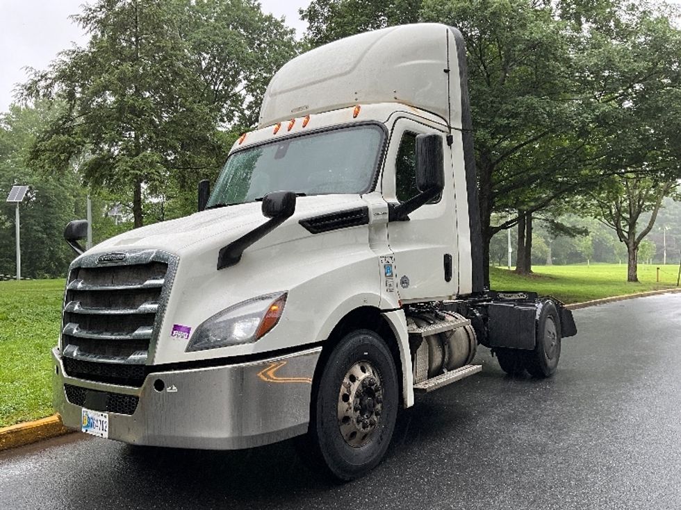 2019 Freightliner Cascadia 126" Day cab photo 2