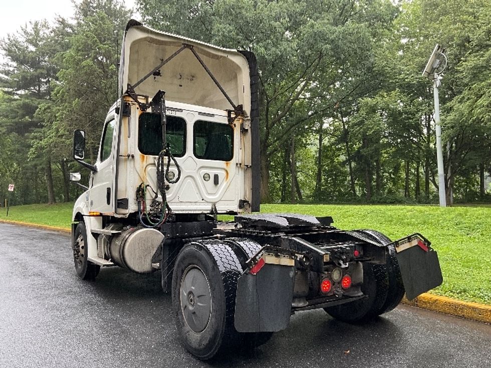 2019 Freightliner Cascadia 126" Day cab photo 4