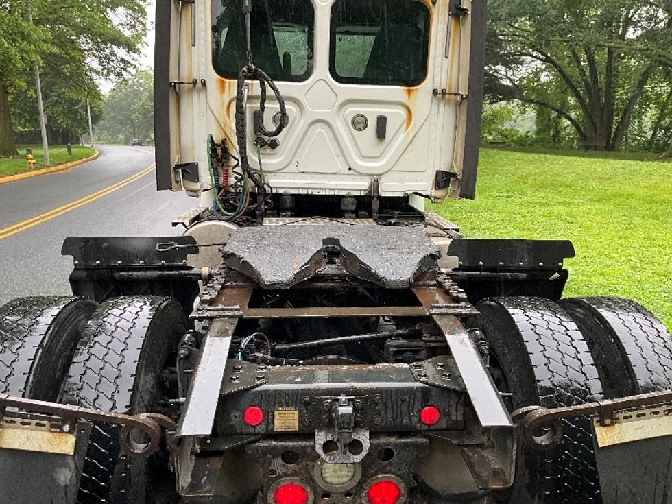 Day Cab Tractor-Heavy Duty Tractors-Freightliner-2019-T12642ST-Reading-PA-685,350\n\t\tmiles-$ 22,500 - Image 6