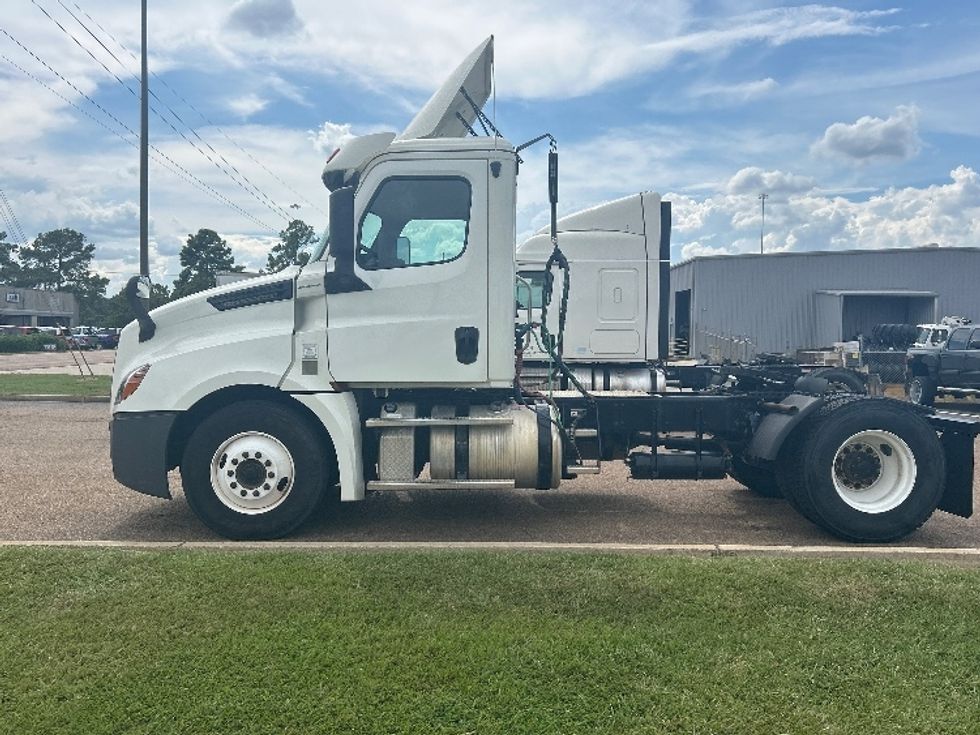 Day Cab Tractor-Heavy Duty Tractors-Freightliner-2019-T12642ST-Richland-MS-220,273\n\t\tmiles-$ 50,250 - Image 4