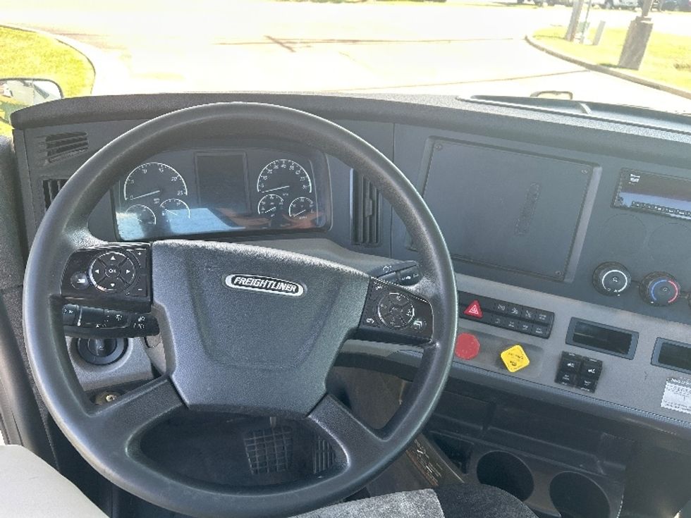 Day Cab Tractor-Heavy Duty Tractors-Freightliner-2019-T12642ST-Richland-MS-232,230\n\t\tmiles-$ 49,500 - Image 11