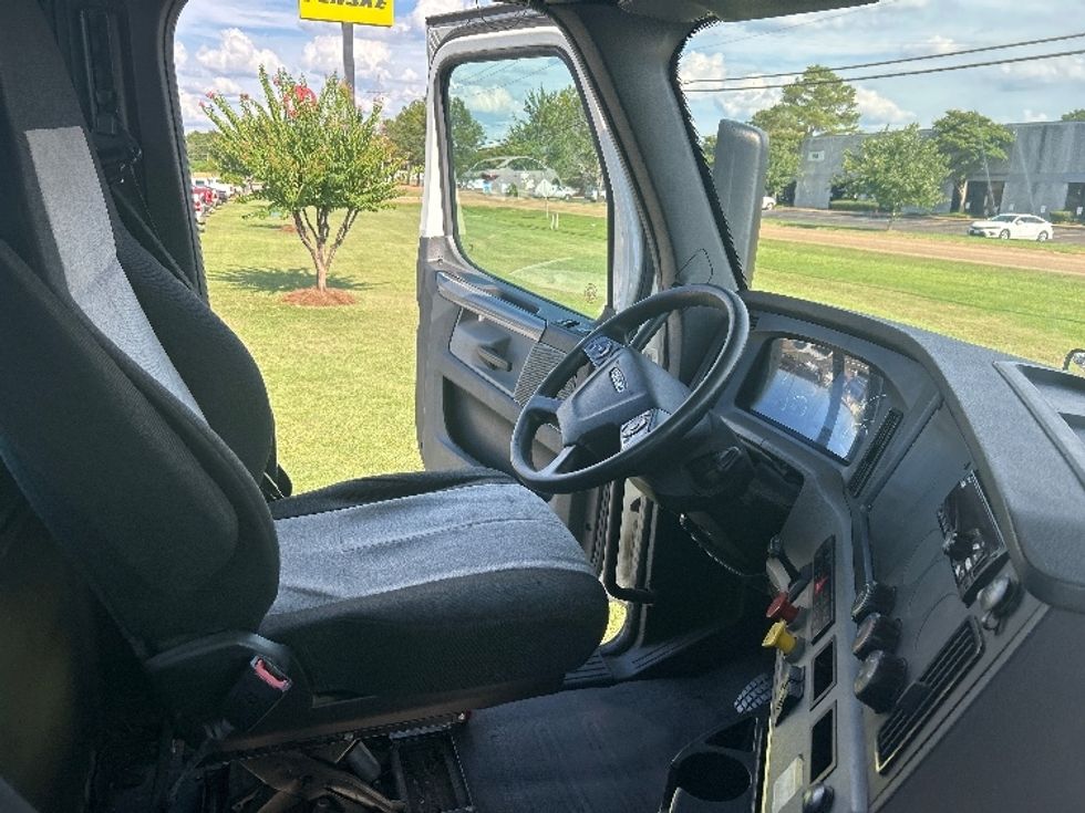 Day Cab Tractor-Heavy Duty Tractors-Freightliner-2019-T12642ST-Richland-MS-232,230\n\t\tmiles-$ 49,500 - Image 14