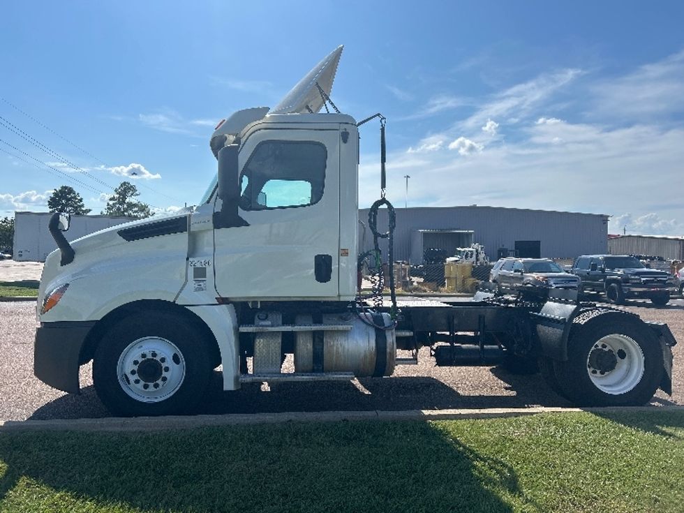 2019 Freightliner Cascadia 126" Day cab photo 4