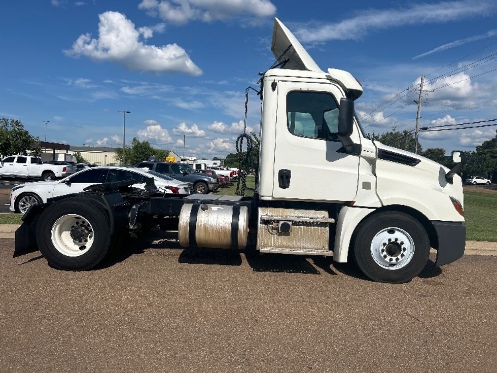 Day Cab Tractor-Heavy Duty Tractors-Freightliner-2019-T12642ST-Richland-MS-232,230\n\t\tmiles-$ 49,500 - Image 8