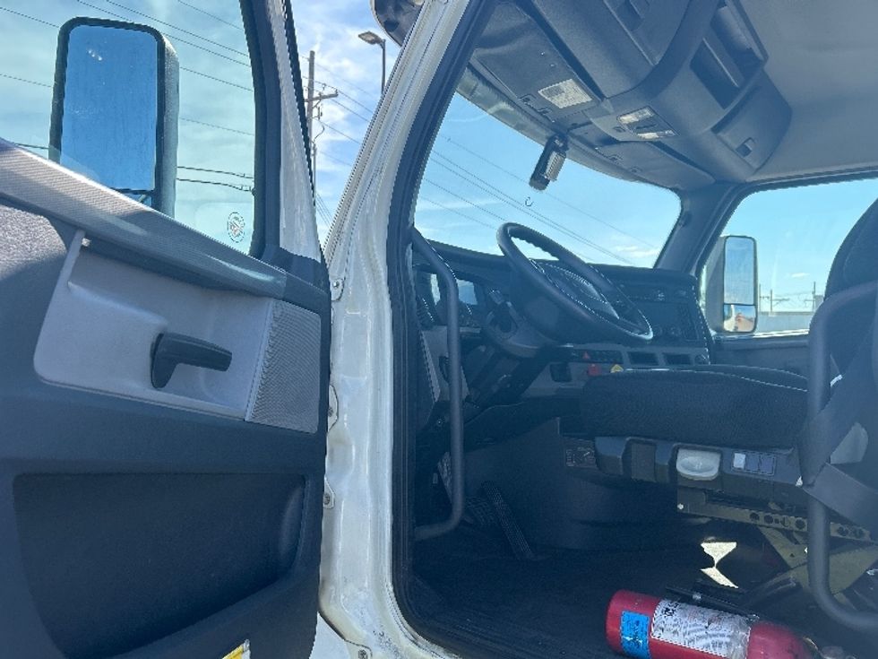 Day Cab Tractor-Heavy Duty Tractors-Freightliner-2019-T12642ST-Richland-MS-232,230\n\t\tmiles-$ 49,500 - Image 9