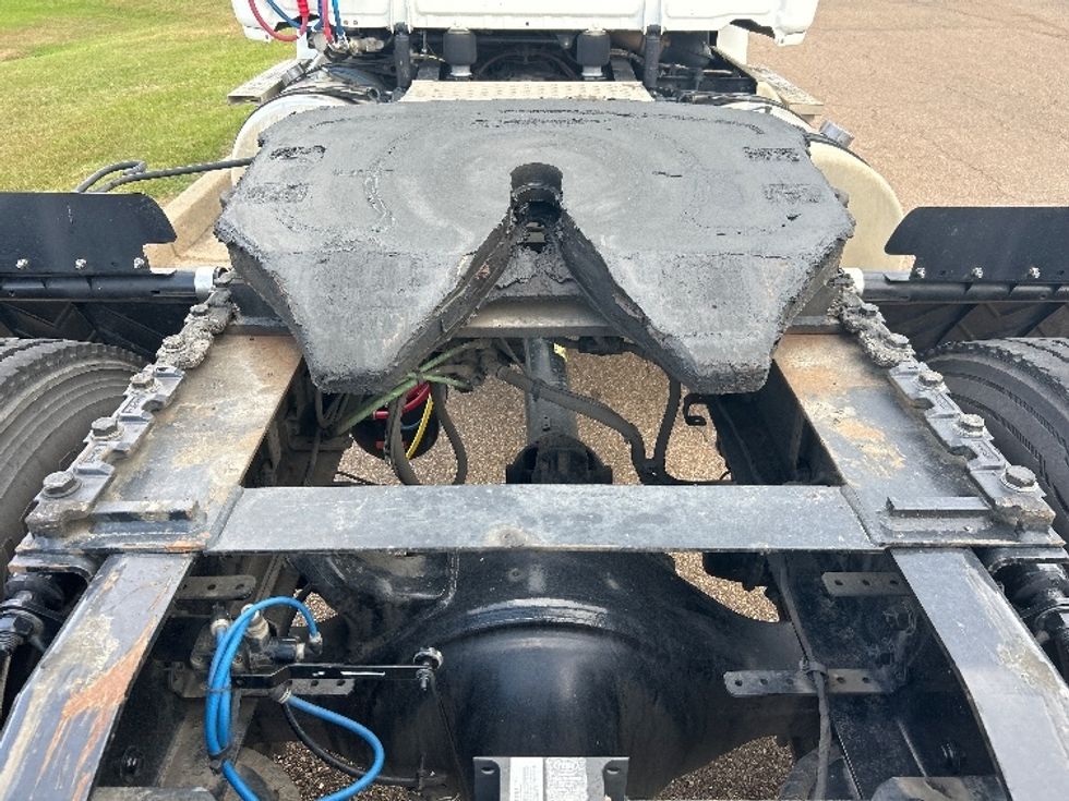 Day Cab Tractor-Heavy Duty Tractors-Freightliner-2019-T12642ST-Richland-MS-257,886\n\t\tmiles-$ 48,250 - Image 6