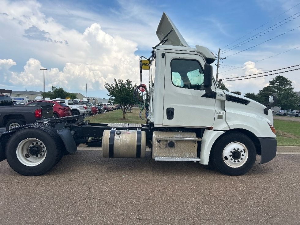 Day Cab Tractor-Heavy Duty Tractors-Freightliner-2019-T12642ST-Richland-MS-257,886\n\t\tmiles-$ 48,250 - Image 8