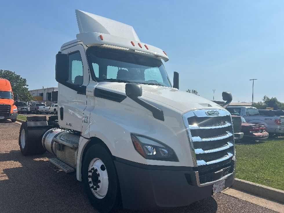 Day Cab Tractor-Heavy Duty Tractors-Freightliner-2019-T12642ST-Richland-MS-284,082\n\t\tmiles-$ 46,750 - Image 1