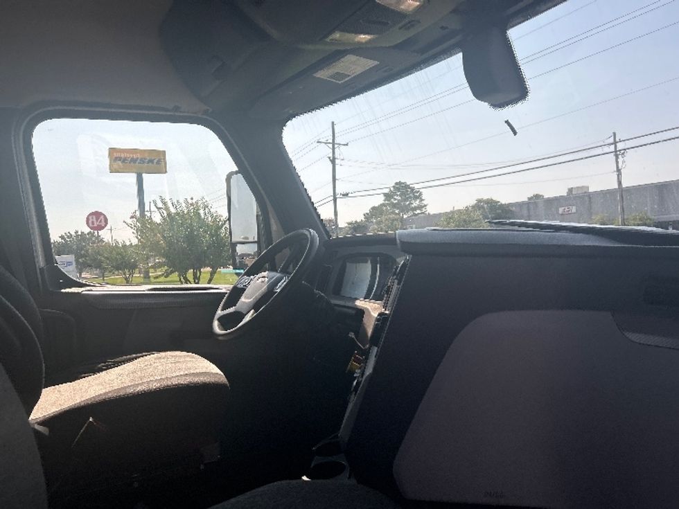 Day Cab Tractor-Heavy Duty Tractors-Freightliner-2019-T12642ST-Richland-MS-284,082\n\t\tmiles-$ 46,750 - Image 14