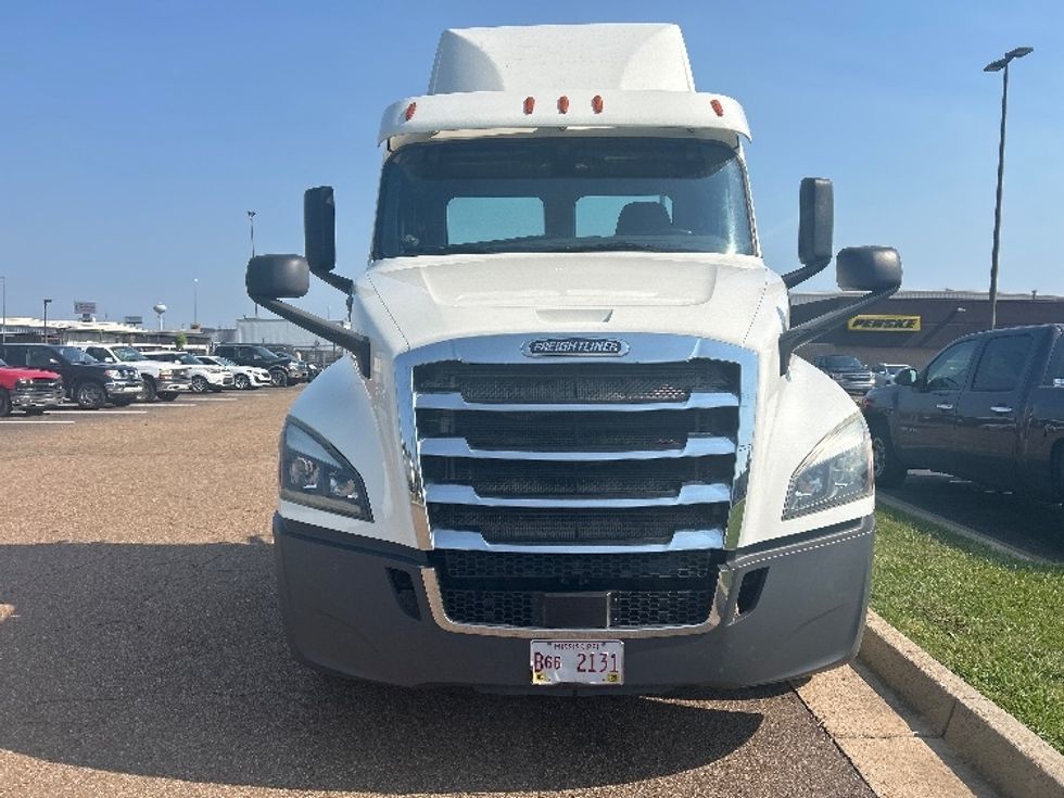 Day Cab Tractor-Heavy Duty Tractors-Freightliner-2019-T12642ST-Richland-MS-284,082\n\t\tmiles-$ 46,750 - Image 2