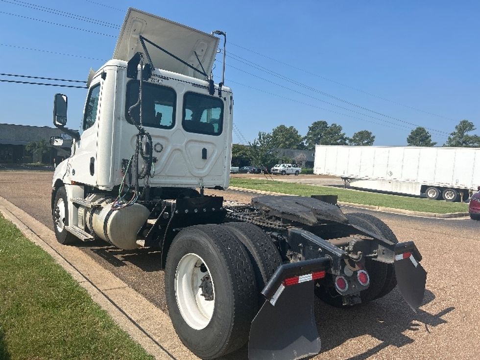Day Cab Tractor-Heavy Duty Tractors-Freightliner-2019-T12642ST-Richland-MS-284,082\n\t\tmiles-$ 46,750 - Image 5