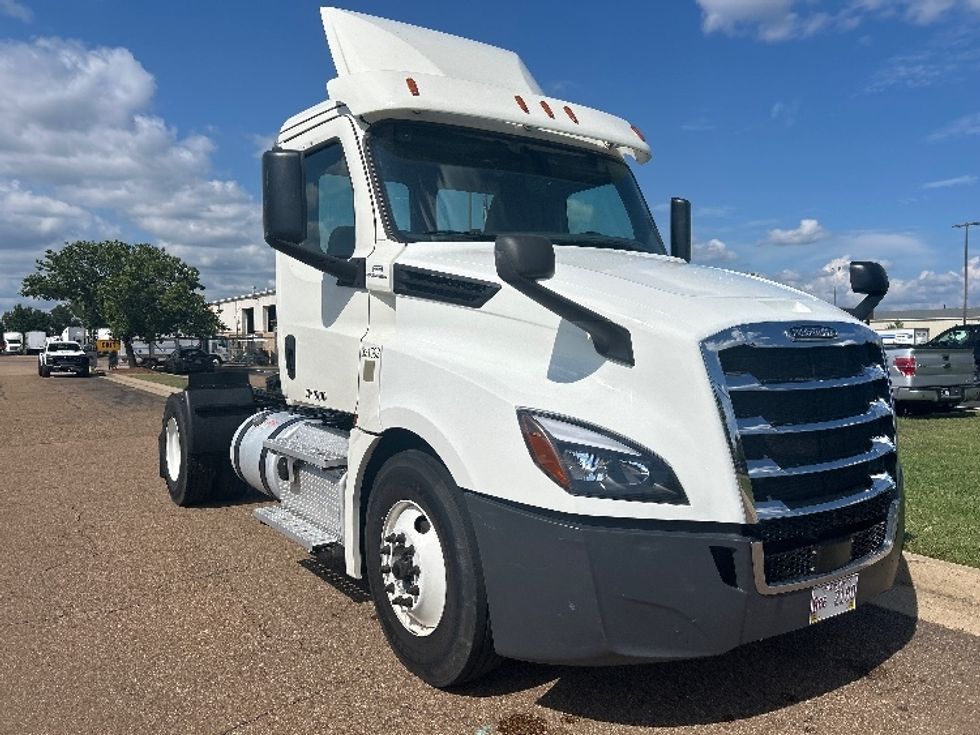 Day Cab Tractor-Heavy Duty Tractors-Freightliner-2019-T12642ST-Richland-MS-336,212\n\t\tmiles-$ 44,000 - Image 1