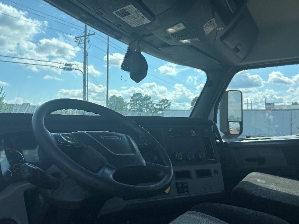 Day Cab Tractor-Heavy Duty Tractors-Freightliner-2019-T12642ST-Richland-MS-336,212\n\t\tmiles-$ 44,000 - Image 10