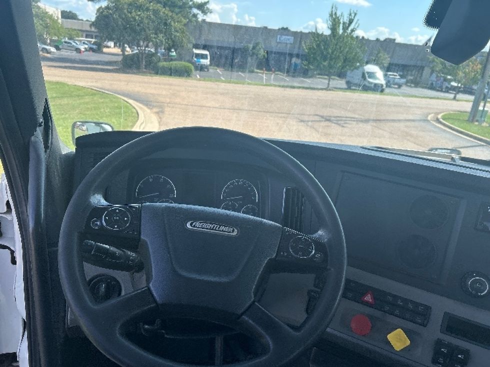 Day Cab Tractor-Heavy Duty Tractors-Freightliner-2019-T12642ST-Richland-MS-336,212\n\t\tmiles-$ 44,000 - Image 11